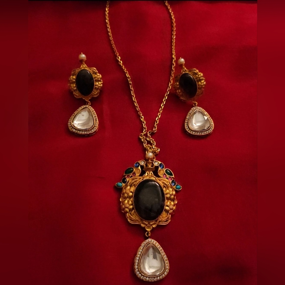 Pendant set